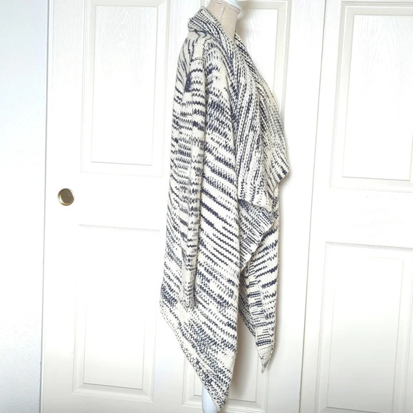 Express Oversized Chunky Knit Cream and Heather gray Open Cardigan - Picture 3 of 6